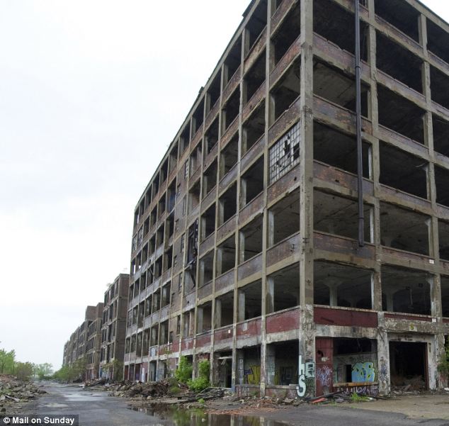 article-2012971-0cf03bf100000578-497_634x601