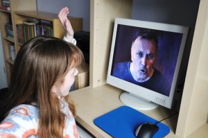 how-to-protect-child-from-online-predators